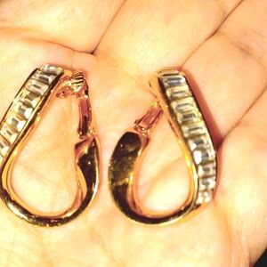 Swarovski White Crystal 12 stones clip on gold hoops
